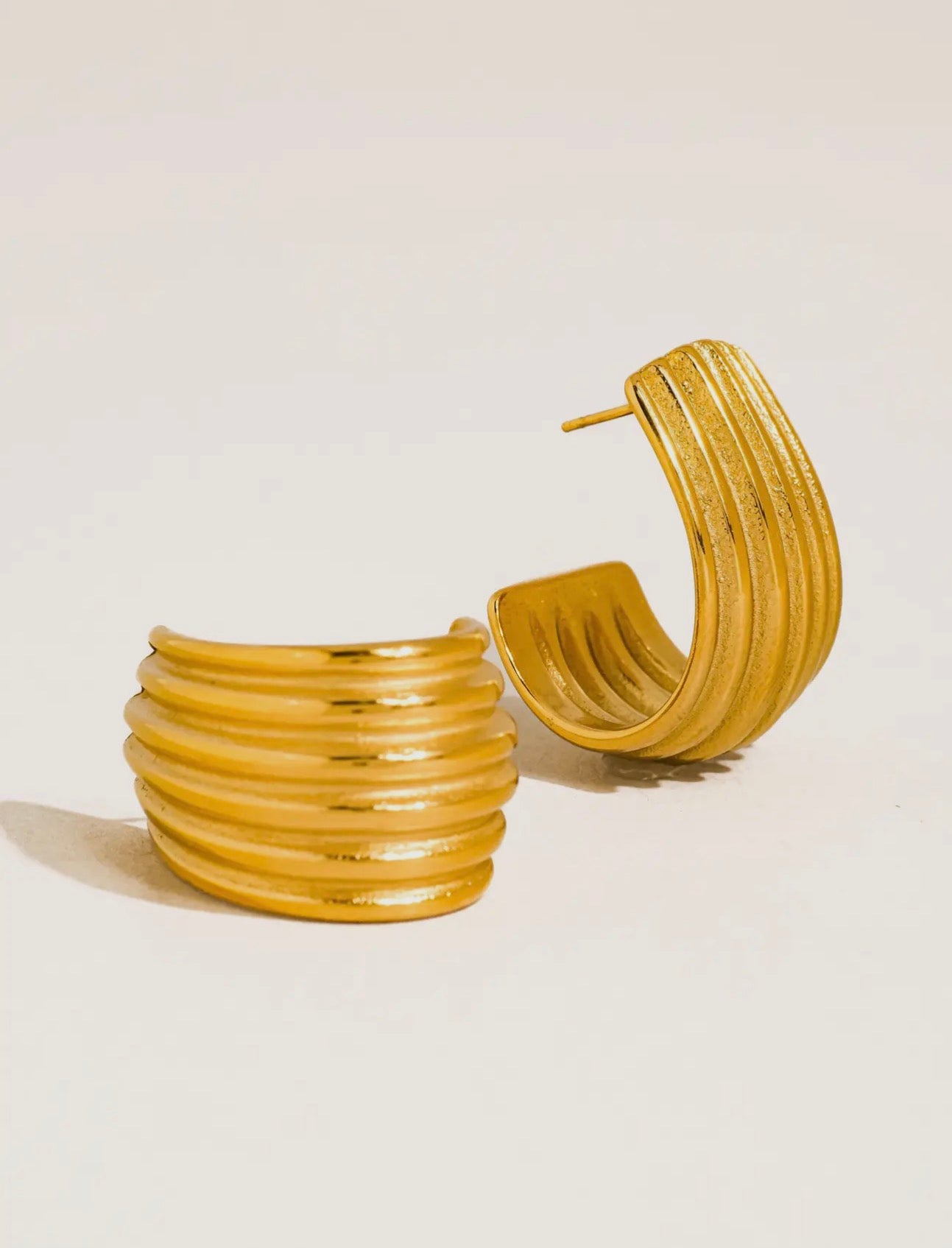 Jovie Wide Ribbed Hoop Earrings
