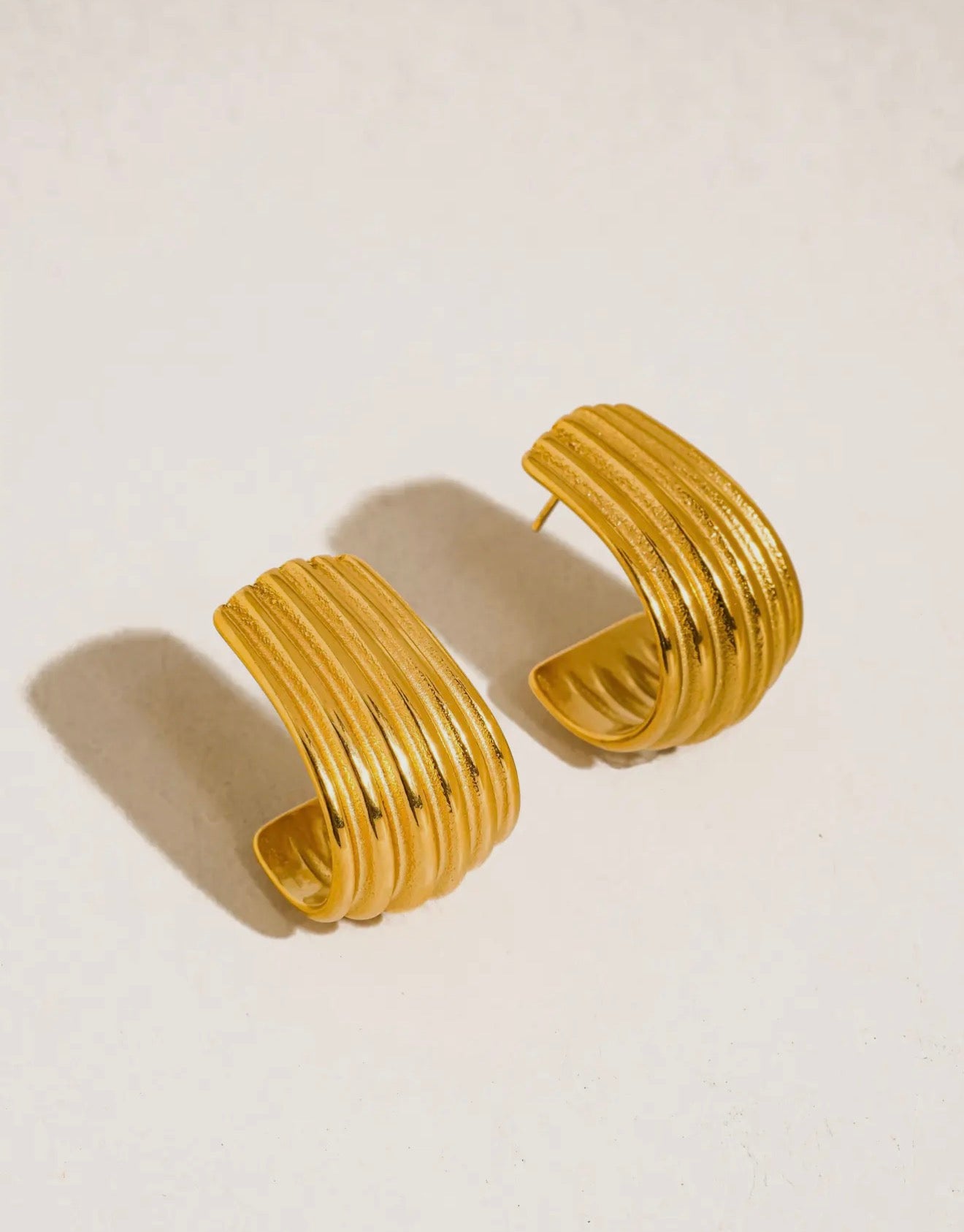 Jovie Wide Ribbed Hoop Earrings