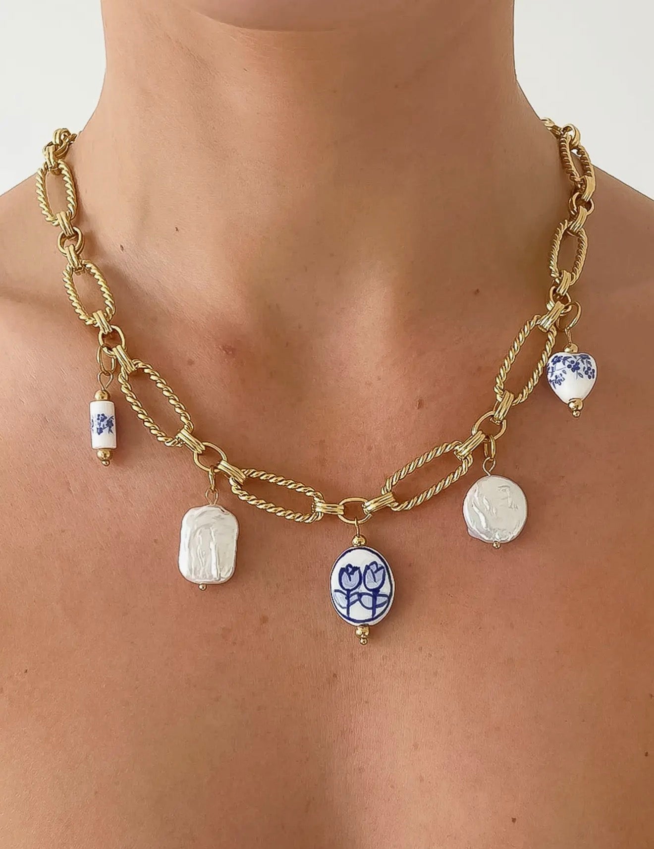 Riela Ceramic Floral Chain Necklace